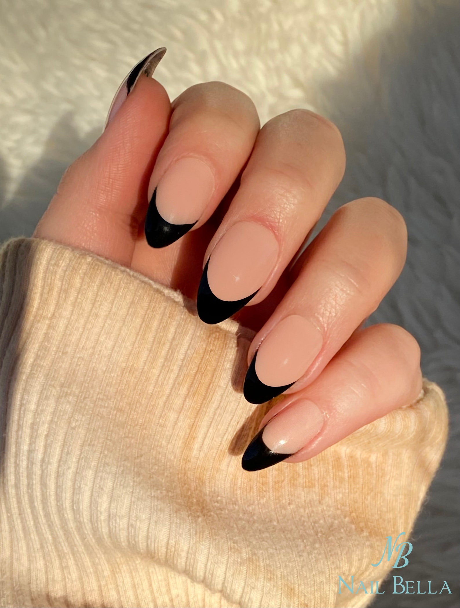 5 Aesthetics & Guide for Black Tip French Nails IndieYesPls